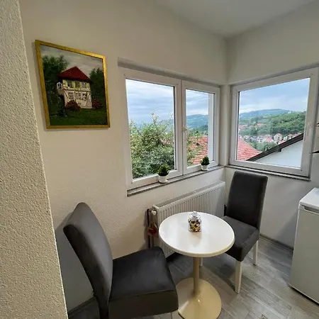 Royal Sa Garazom I Klimom