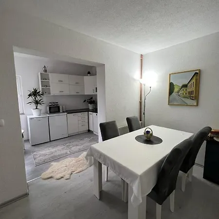 Royal Sa Garazom I Klimom