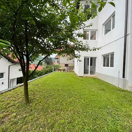 Royal Sa Garazom I Klimom Апартаменты Високо