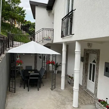 Royal Sa Garazom I Klimom * Високо