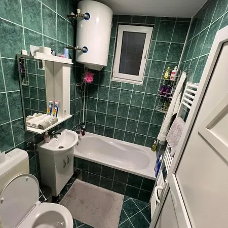 Royal Sa Garazom I Klimom * Високо