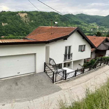 Royal Sa Garazom I Klimom