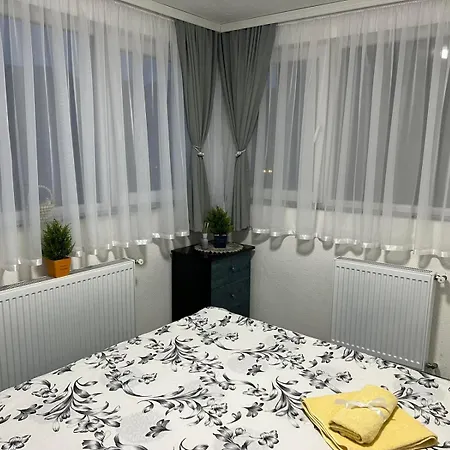 Royal Sa Garazom I Klimom *