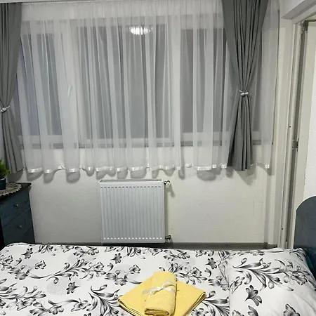 Royal Sa Garazom I Klimom * ויסוקו