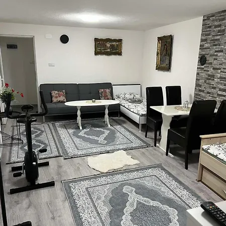 Royal Sa Garazom I Klimom *