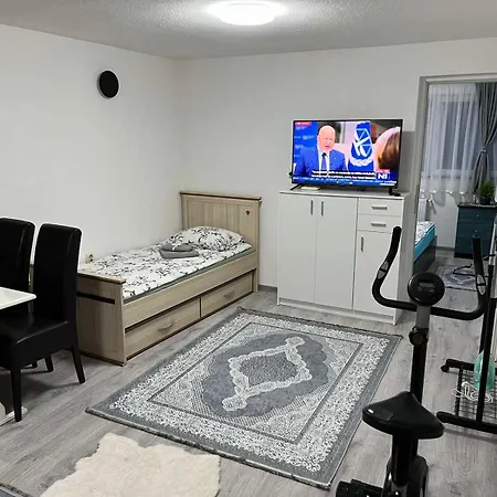 Royal Sa Garazom I Klimom شقة