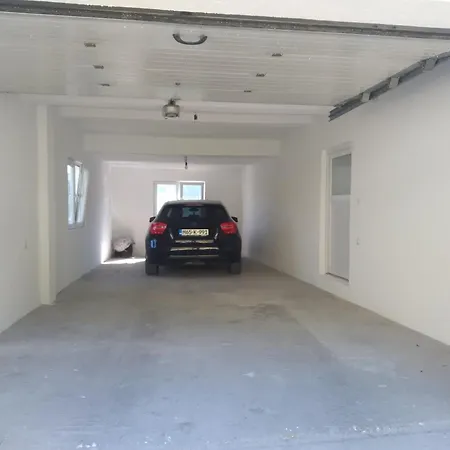 Апартаменты Royal Sa Garazom I Klimom Високо